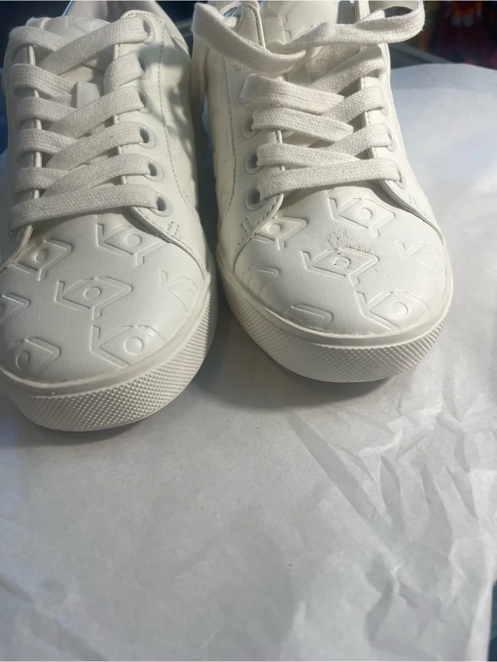 Katy Perry Collections White Embossed Low-Top Sneakers small scuff not bad .